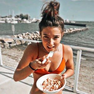 Meet your Posher, Charli